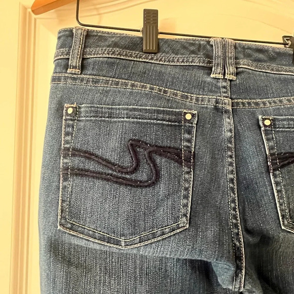 White House Black Market Designer Darker Wash Distressed Jeans Women’s size 4 - Picture 11 of 15